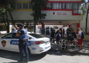 Po luante në oborrin e shkollës, plagoset 13-vjeçari