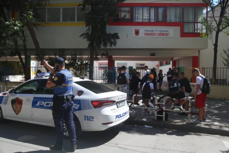 Po luante në oborrin e shkollës, plagoset 13-vjeçari