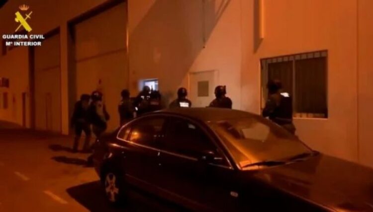 Çmontohet banda shqiptare në Spanjë, 125 kg drogë dhe 6 në pranga