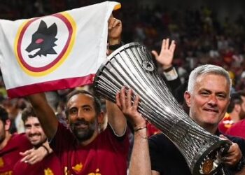 U shkarkua pas humbjes ndaj Milanit, vjen reagimi Jose Mourinho