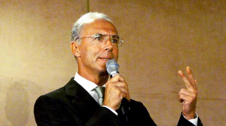 Franz Beckenbauer/ Pse “Kaiser” ishte i barabartë me Pelen