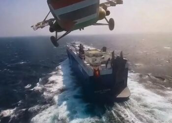 Sulmet e piratëve po pengojnë tregtinë botërore, nafta në rrezik