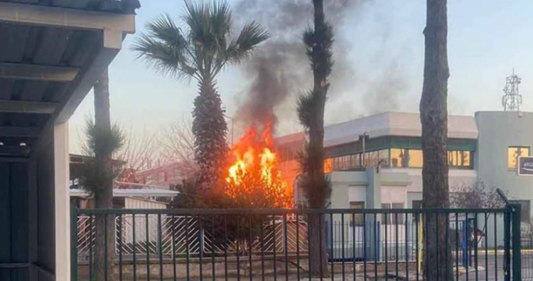 Përfshihet nga flakët një fabrikë, një i vdekur dhe 3 të plagosur