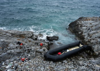 Mbytet gomonia me emigrantë në Greqi, tre të vdekur e 15 të zhdukur