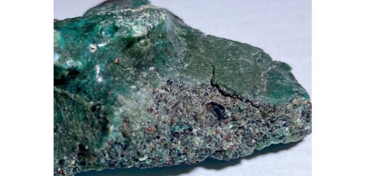 Një shkëmb i çuditshëm plastik ka pushtuar 5 kontinente