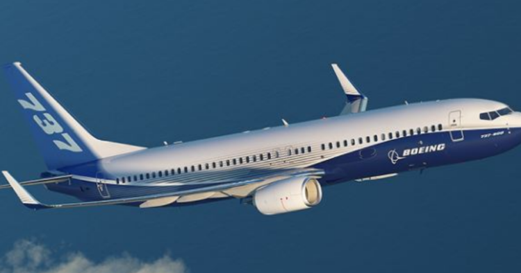 U konstatuan dëmtime në dritare, avioni bën ulje emergjente