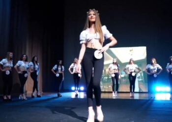 U shua në moshën 18-vjeçare, Lorena punonte në market pas shkollës