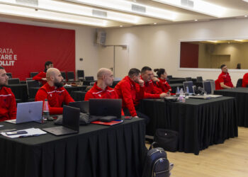 Kursi UEFA PRO i trajnerëve në Shqipëri, edhe Zabaleta ndjek leksione