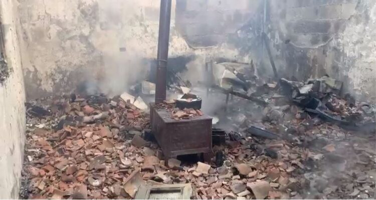 Shkrumbohet nga zjarri një shtëpi në fshatin Kodhel të Lezhës