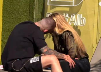 VIDEO/ “Nesër do heq buzëkuqin”, momentet romantike mes Romeos e Heidit