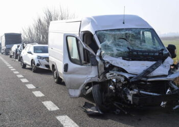 FOTO/ Aksident i shumëfishtë në vendin fqinj, përplasen 100 makina