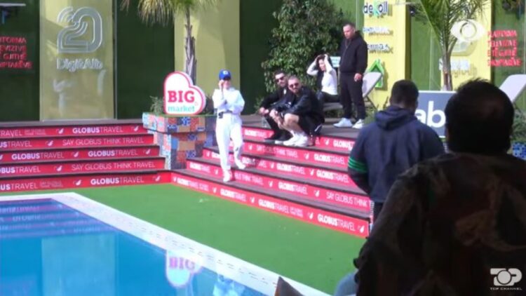 “Ik mi zarush, o zari…”, Egla-Gazi: Ma fërko ndonjëherë…