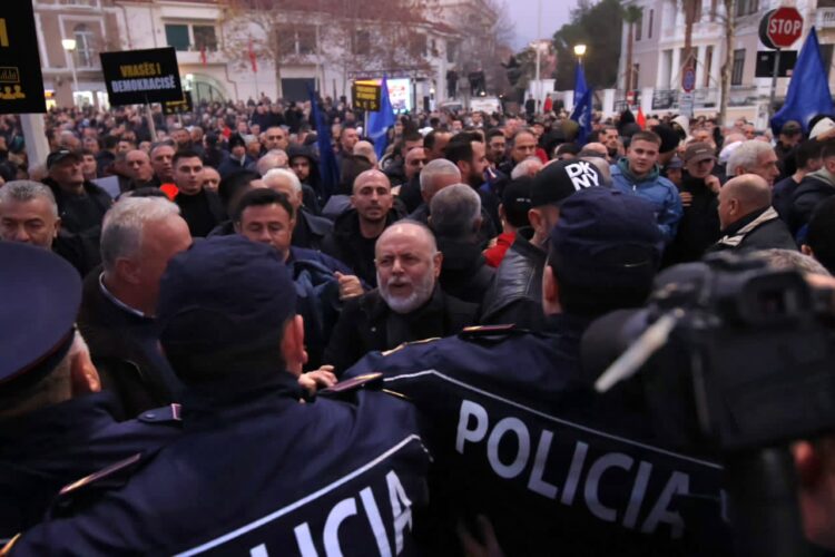 Këlliçi: Përshkallëzim aksionit opozitar