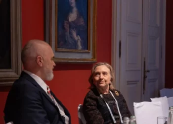 Rama takon ish-sekretaren e SHBA-ve, Hillary Clinton