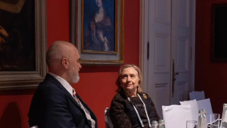 Rama takon ish-sekretaren e SHBA-ve, Hillary Clinton