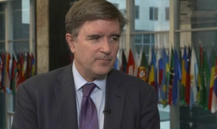 O’Brien: Qeveria e Kosovës të tërhiqet nga vendimi për dinarin!