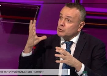 Rasti/ Eksperti: Fëmija thoshte që mamin e shtyu babai