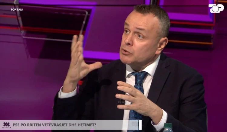 Rasti/ Eksperti: Fëmija thoshte që mamin e shtyu babai