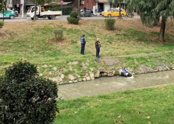 Misteri/ Gjendet një motor në lumin e Lanës