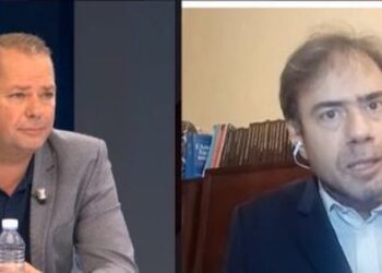 “Ti je një ko*q…”/ Plas në studio, Burimi nuk përmbahet…