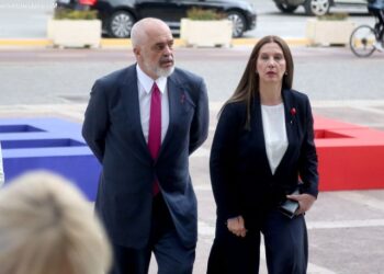 Ndërtime në zonat e mbrojtura, VOA: Rama injoroi BE