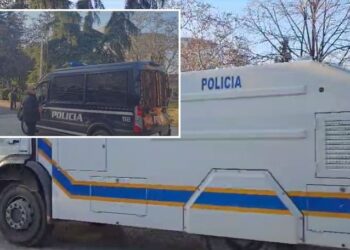 Protesta e opozitës/ 400 forca policore dhe autobotët me ujë blindojnë Kuvendin