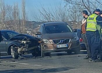 Përplasen dy makina në Lezhë, detajet e para