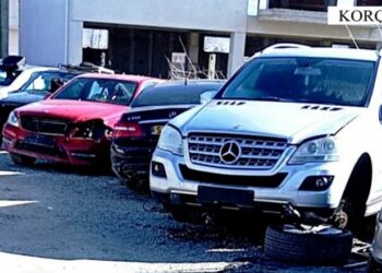 Tregtonin pjesë makinash kontrabandë, pranga 2 personave