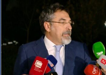 Garda bllokoi deputetët e PD, Çuçi: Do përjashtojmë edhe të tjerë…