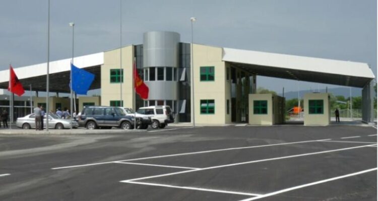 Kërkohej dhe tentoi të dilte nga Shqipëria, kapet 48-vjeçari