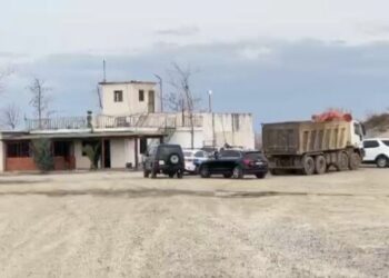 Detaje/ Autorët qëlluan me armë jashtë rrethimit, si shpëtoi roja