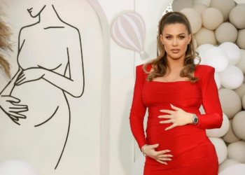 Festa për zbulimin e gjinisë së bebit, mungon personi afërt i aktores