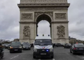 Kaos edhe në Francë, pas fermerëve edhe mësuesit në grevë