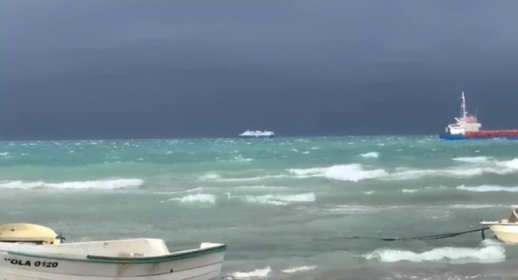 Pritet mot i keq, pezullohet 4 ditë lundrimi në bregdetin shqiptar