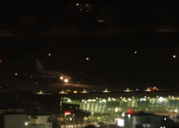 VIDEO/ Avioni i Presidentit Zelensky ulet në Rinas