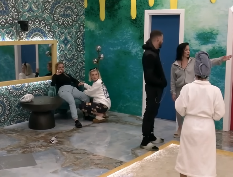 Meritoni sherr me Vesën, Rikja shpërthen në të qara dhe … (VIDEO)