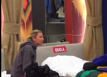 “Do të degjeneroj…”, Rikja shpërthen në lot dhe… (VIDEO)