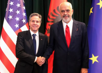 Vizita e Blinken/ VOA: Takime të pazakonta për një shef diplomacie…