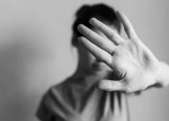 Tronditet Greqia, 14-vjeçarja përdhunohet dhe…