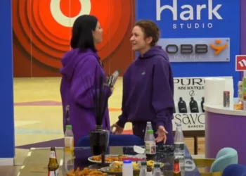 “Nuk futem dot në shalët e tua”, Egla e Ledjona sherr: Je një p*rdhë… (VIDEO)