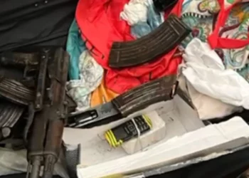 Emri/ Iu kap arsenal armësh në banesë, arrestohet “Zoto”