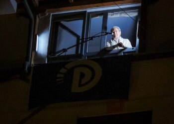 Berisha thirrje fermerëve: Merrni sfurqe, lopë e traktorë e dilni protestoni