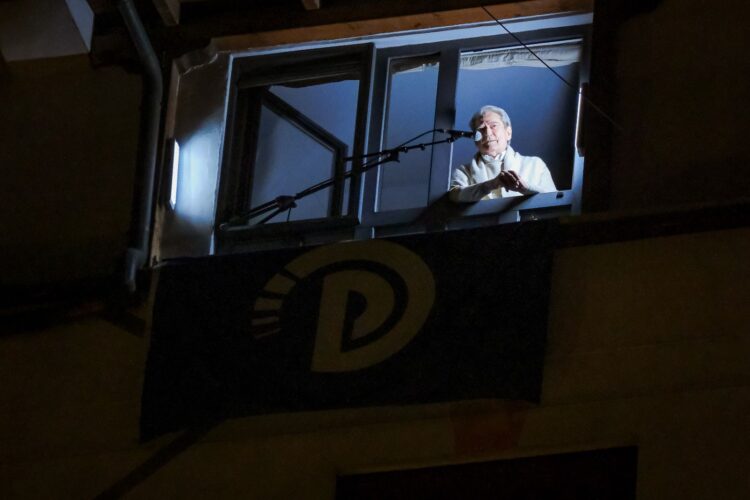 Berisha thirrje fermerëve: Merrni sfurqe, lopë e traktorë e dilni protestoni