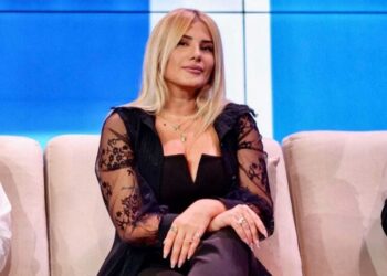 Produksioni nxiti vajzën e Ilnisës gjatë telefonatës të qajë!?