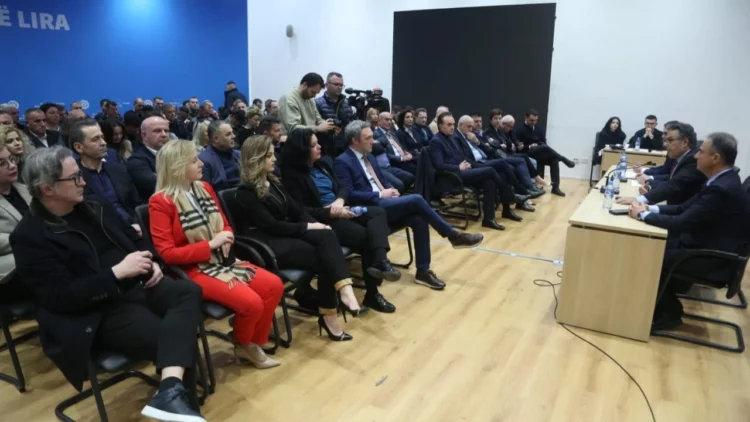 Debatet/ Murrizi: Dakort me protestën me 20 shkurt, po me 21 çfarë do bëjmë?