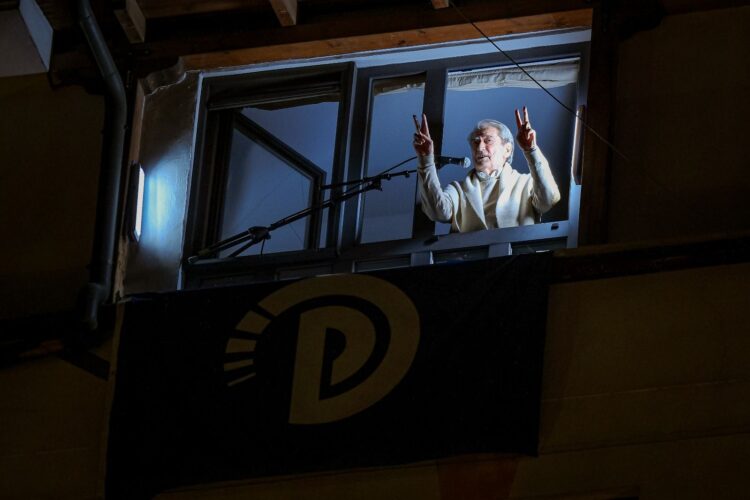 Berisha: 5 drejtorë të Veliajt po nxjerrin valixhe me euro jashtë vendit, SPAK po…