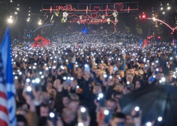 Bardhi-Ramës: Nuk dorëzohemi, nuk falim lirinë, refuzojmë demokracinë fasadë