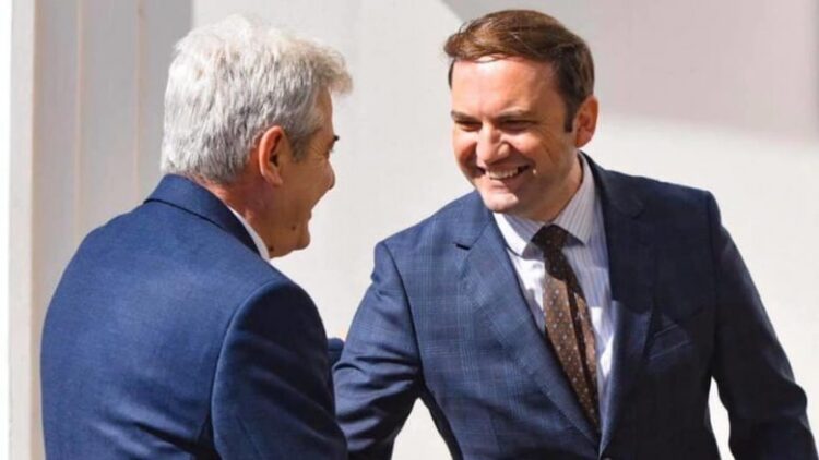 Ali Ahmeti prezanton kandidatin shqiptar për president në MV