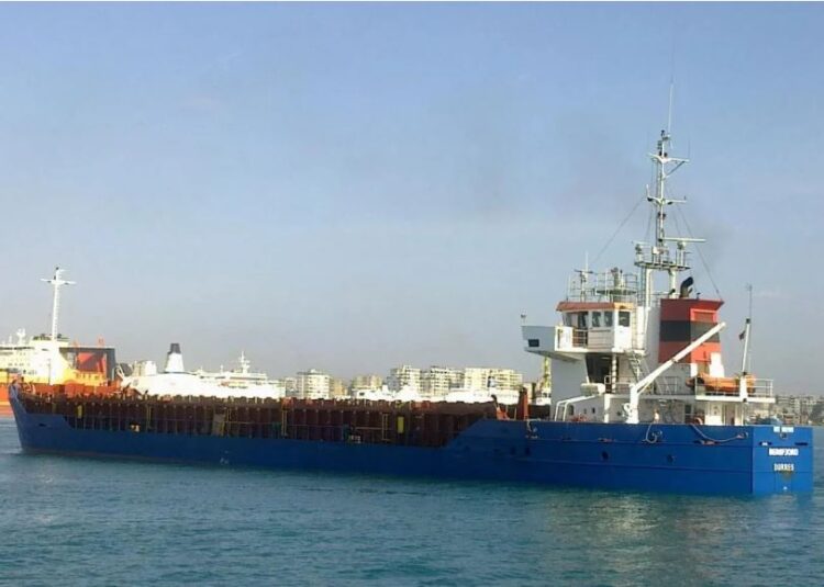 Përplaset në zonën e Ksamilit anija tregtare me flamurin shqiptar