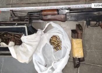 EMRI/ I gjenden armë e municione në banesë, në kërkim 34 vjeçari